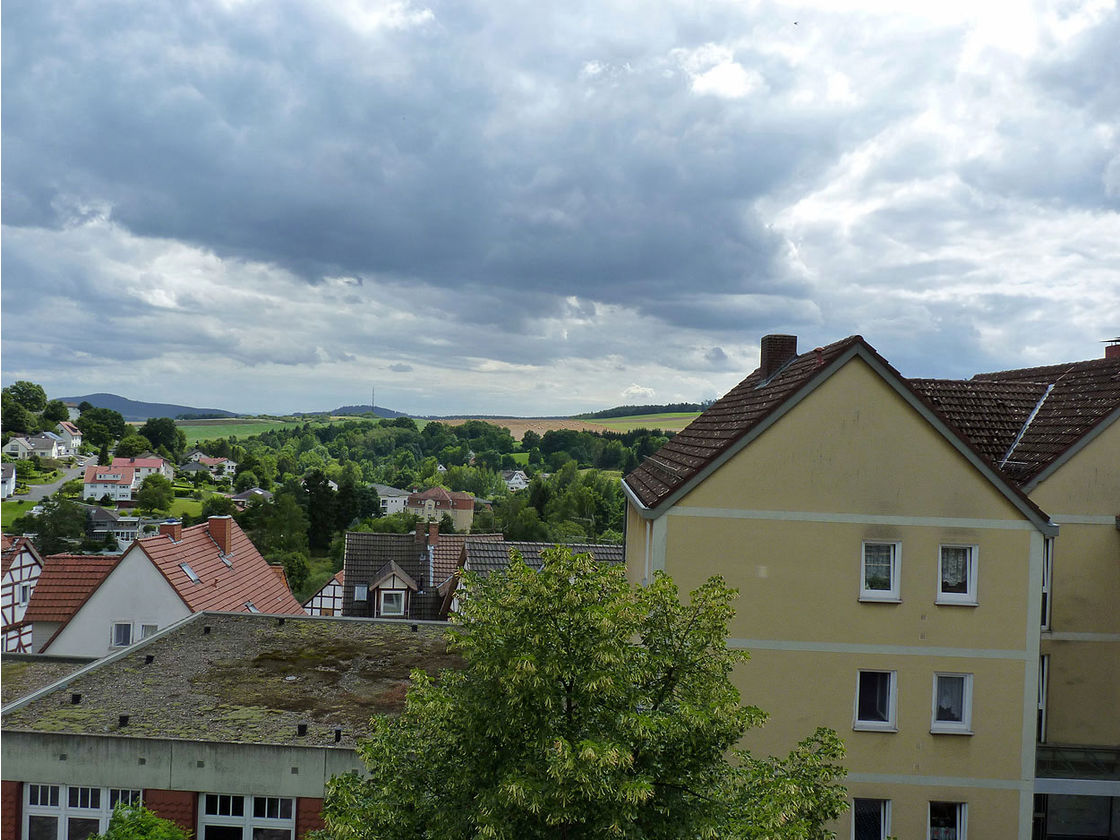 Entfernen der alten Schieferziegeln (Foto: Karl-Franz Thiede)